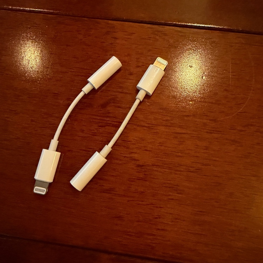 White Audio Adapter - Picture 4 of 5